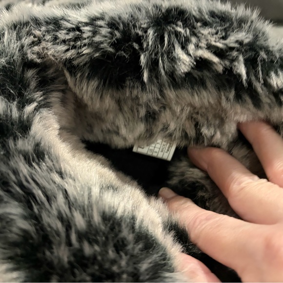 BearPaw Women's Black and Gray Winter Boots - Picture 8 of 8